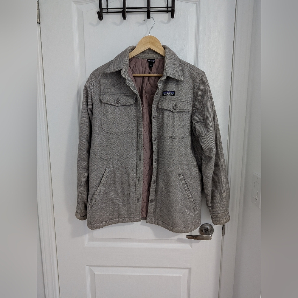 Patagonia Women's Grey Insulated Fjord Shacket - Size Small